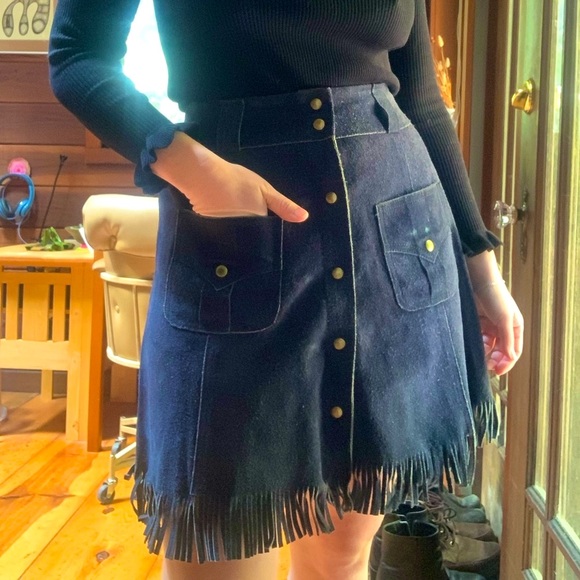 💔SOLD💔RARE Zig Zag San Francisco 1970s Suede Skirt - Picture 2 of 9